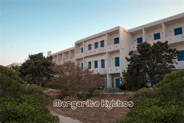 Το εγκαταλελημένο Ξενοδοχείο Ξενία στα Λουτρά Κύθνου
