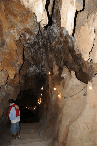 Σπήλαιο Καταφύκι Κύθνου, απο το εσωτερικό του σπηλαίου.
