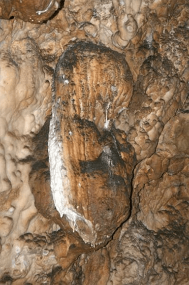 Το Βρέφος, απο το εσωτερικό του σπηλαίου Καταφύκι στην Κύθνο
